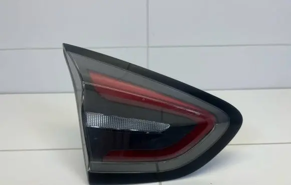 Tailgate rear/tail lights