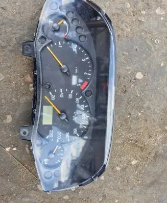 Ford Focus Speedometer (instrument cluster) 98AP10841BC 44ZU115