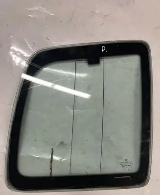 Jeep Cherokee III KJ Rear side window