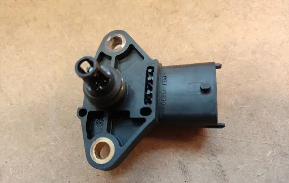 Mercedes-Benz C W205 Turbo air boost pressure sensor 0281002655