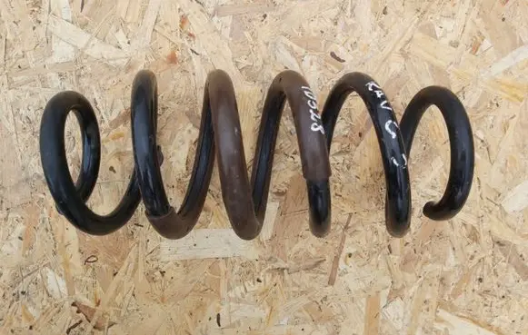 Toyota RAV 4 (XA40) Rear coil spring