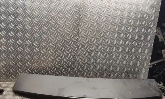 Tailgate/trunk spoiler