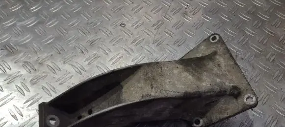 BMW 5 E39 Engine mounting bracket