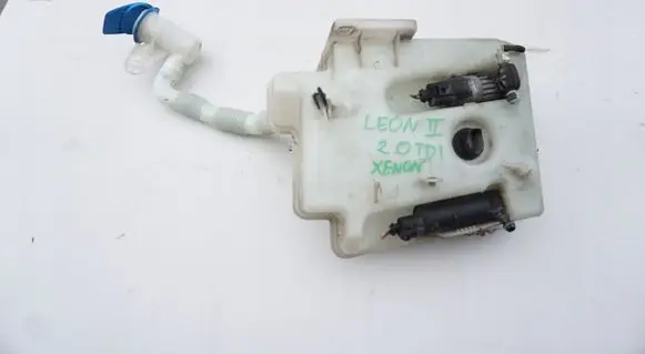 Windshield washer fluid reservoir/tank