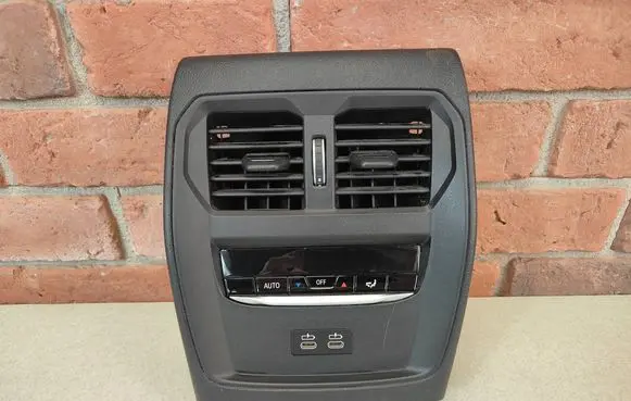 BMW 4 G22 G23 G24 G26 Rear air vent grill 6806816 9493012