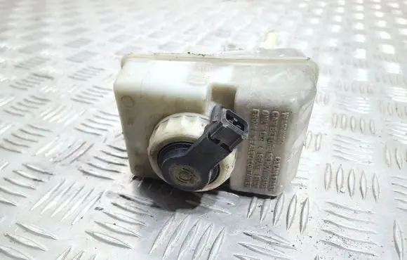 Volvo S70 V70 V70 XC Brake fluid reservoir 9140252