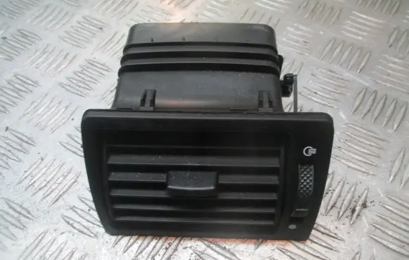 Ford Mondeo Mk III Dashboard side air vent grill/cover trim