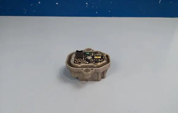 Volvo XC90 Headlight ballast module Xenon B105151B