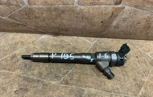 Mercedes-Benz C W205 Fuel injector 0445110546