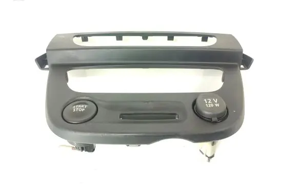 Renault Megane III Radio/GPS head unit trim 682600003R