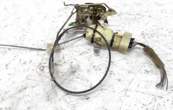 Toyota Yaris Front door lock 030402
