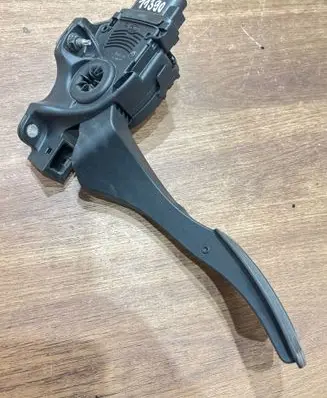 Volvo V70 Accelerator throttle pedal 6G929F836CD 17042008 6PV00922002