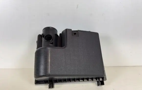 Toyota Hilux VIII Air filter box 17705-0L320