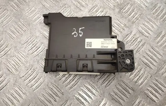 Toyota Avensis T270 Auxiliary heating control unit/module 8865005310