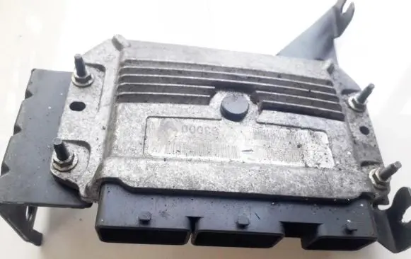Renault Megane II Engine control unit/module 8200283924 8200242405