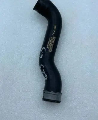 Mercedes-Benz GLS X166 Engine coolant pipe/hose A1665001177