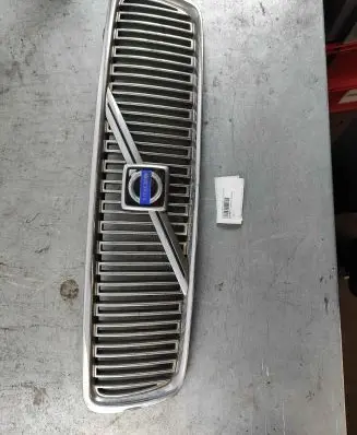 Volvo V70 Front grill 8659875