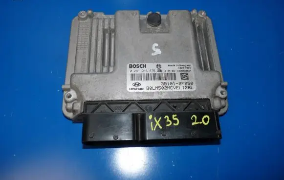 Hyundai ix35 Engine control unit/module 391012F250