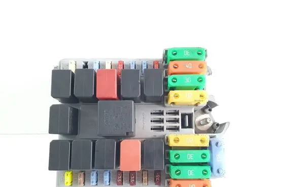 Iveco Daily 35 - 40.10 Fuse module 69501171
