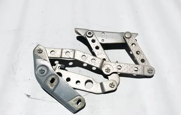 BMW 8 E31 Engine bonnet/hood hinges 41618108394