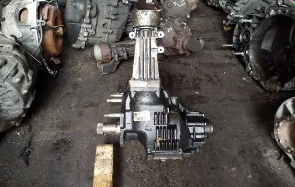 Toyota RAV 4 (XA20) Gearbox transfer box case 81W490