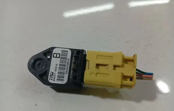 Toyota Avensis T250 Airbag deployment crash/impact sensor 8983105010