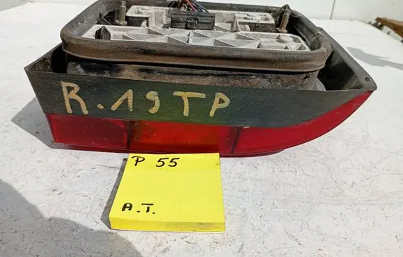 Renault 19 Rear/tail lights 9895656