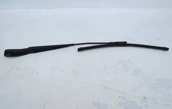 Volvo XC70 Front wiper blade arm 30655615