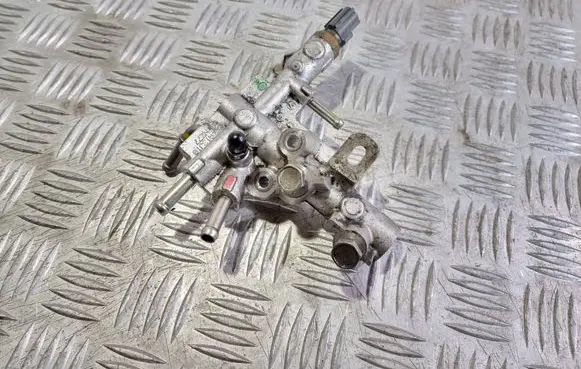 Mazda 6 Fuel distributor 