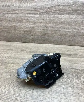 Volkswagen PASSAT B6 Rear door lock 3C4839015A