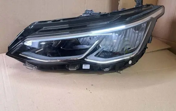 Volkswagen Golf VIII Headlight/headlamp 5H1941005C