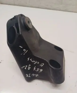 Mercedes-Benz E W238 Engine mounting bracket A6542230100