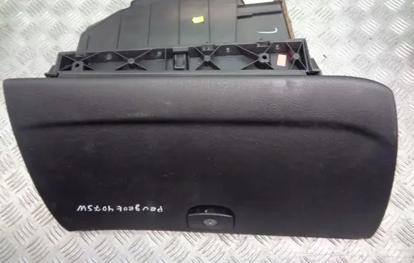 Peugeot 407 Glove box