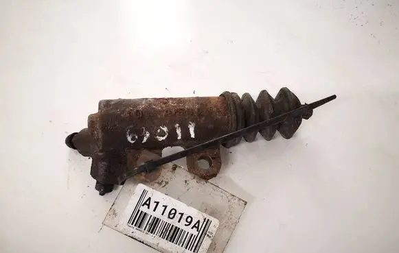 Toyota Avensis T270 Clutch master cylinder 