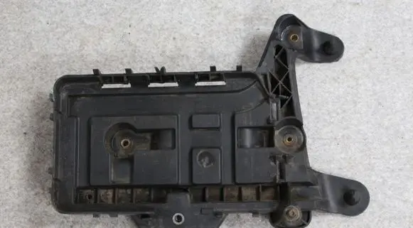 Volkswagen Touran I Battery tray 1K0915333B