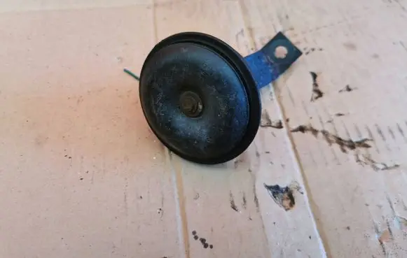 Nissan X-Trail T31 Horn signal 014020