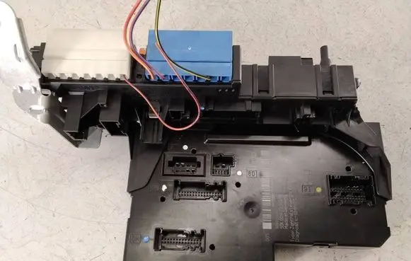 Mercedes-Benz C W204 SAM control unit 2049006401 5DK00922549 2045458932