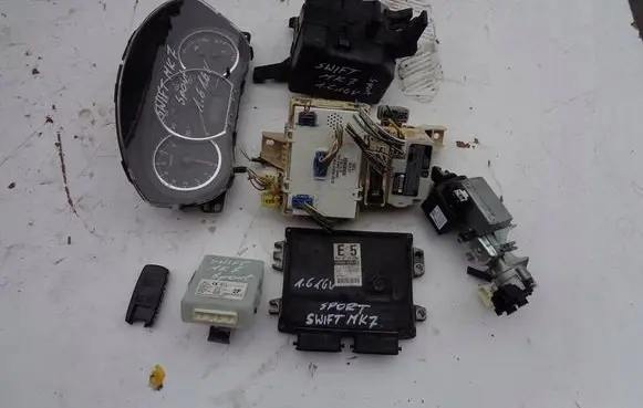 Suzuki Swift I Engine control unit/module ECU 33920S7K7