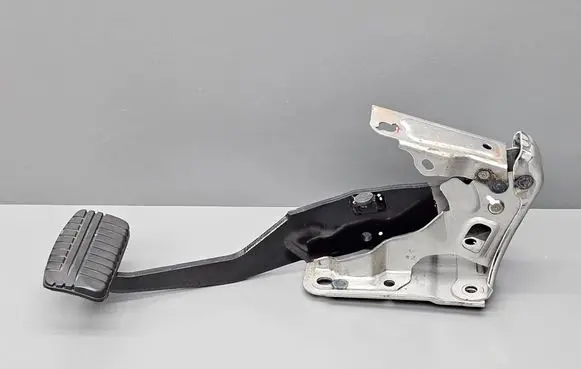 Peugeot 4007 Brake pedal 