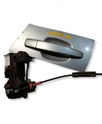 Opel Astra H Front door lock 13158334