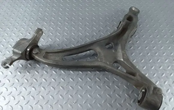 Mercedes-Benz R W251 Front lower control arm/wishbone A2513301207 A2513301407 A2513301607