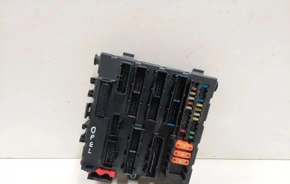 Opel Signum Fuse module 13112914 125289 519049027