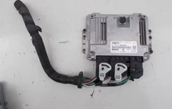 Ford Focus Engine control unit/module 8M5112A650XC 0281015242