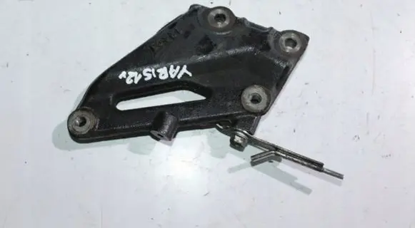 Toyota RAV 4 (XA30) Engine mounting bracket 3311842010