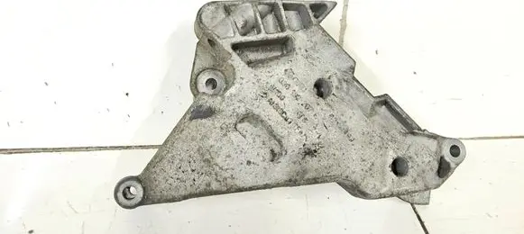 Volkswagen Touran I Engine mounting bracket 03G199207E KTS21