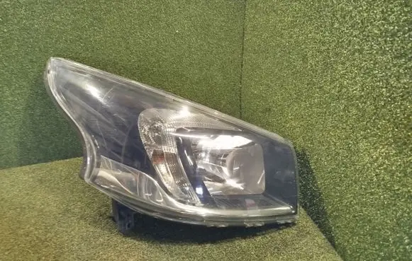 Opel Vivaro Headlight/headlamp 260107798R