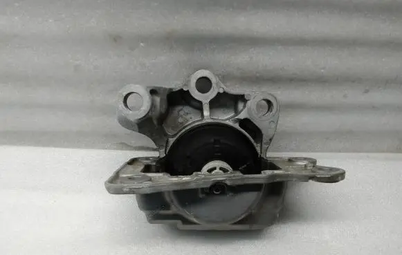 Volvo XC60 Engine mount bracket 31480549