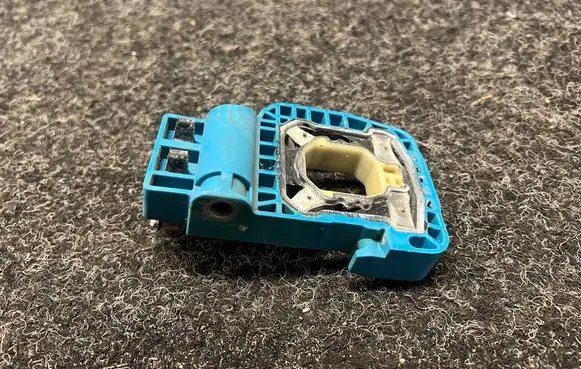 BMW 7 G11 G12 Radiator mount bracket 8632141