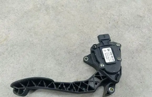 Opel Movano B Accelerator throttle pedal 180107523R