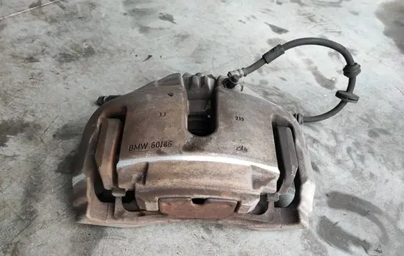 BMW 5 GT F07 Front brake caliper